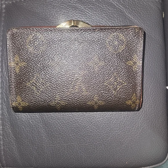 Louis Vuitton LV Deauville Monogram w/ Wallet - Picture 9 of 16